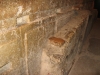 Иерусалим - Храмовая Гора, тоннель под Западной стеной. Детали мегалитических блоков..., окаменелости в некоторых пустых пазах мегалитов