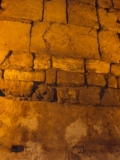 Иерусалим. Тоннель под западной стеной Храмовой Горы. Уровни кладки строения западной стены....поверх мегалита, видны более мелкие блоки..